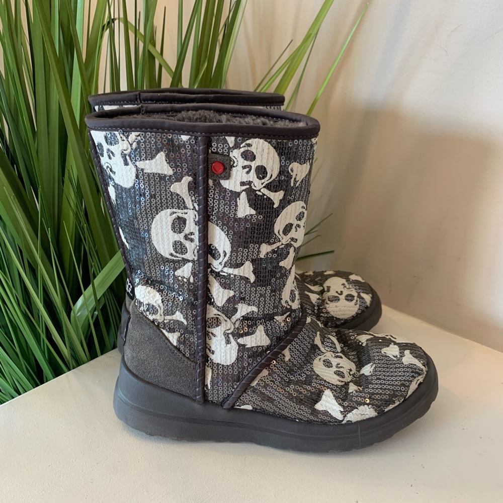UGG I Love Uggs Skull Boots Gray Sequins Size 7